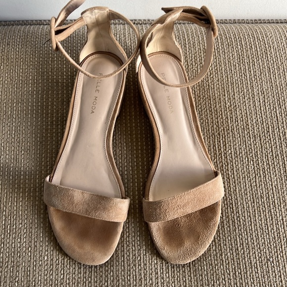 Pelle Moda Sandals - Picture 2 of 5